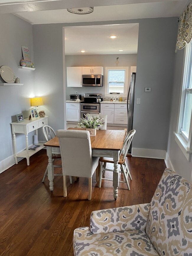 Building Photo - Single Family Home Available August 5th!