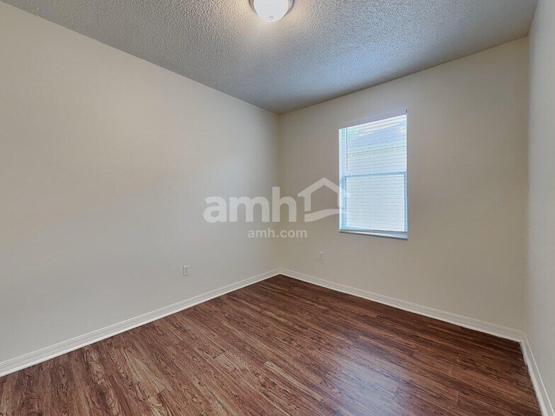 Building Photo - 10105 Granite Bay Dr