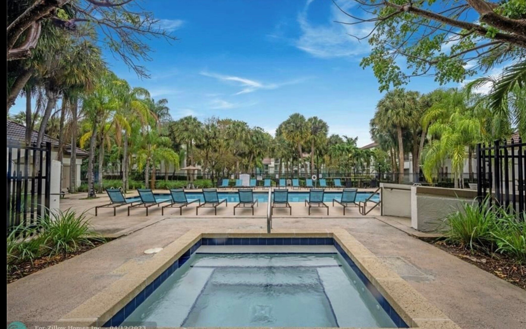 Jacuzzi - 610 S Park Rd