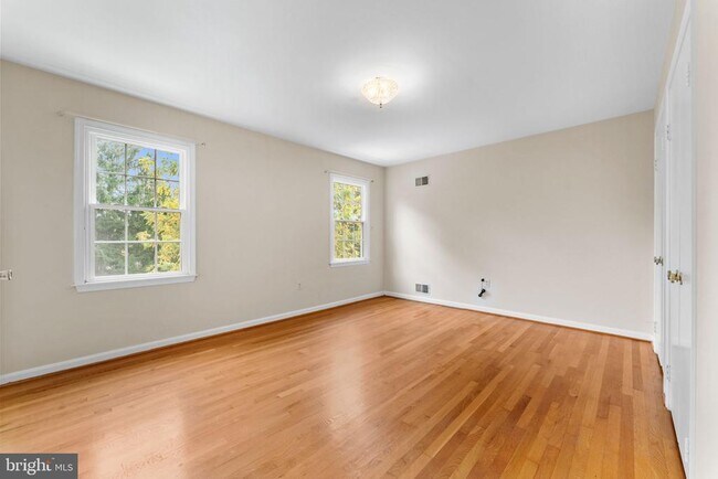 Building Photo - 9 Snug Hill Ct