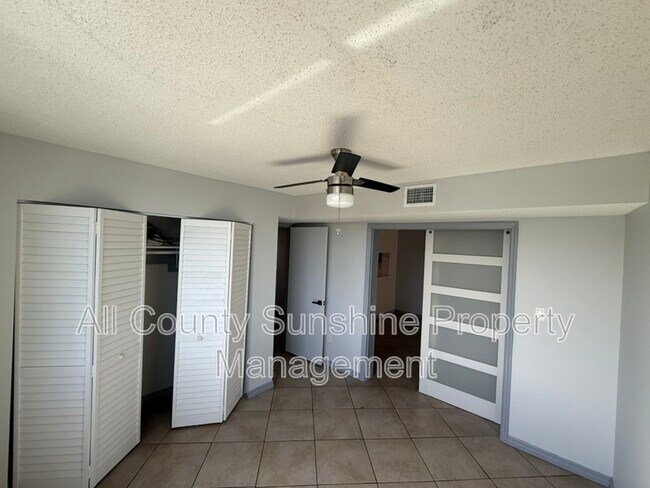 Building Photo - 2424 W Tampa Bay Blvd
