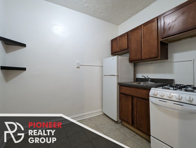 Building Photo - 4831 N Damen Ave
