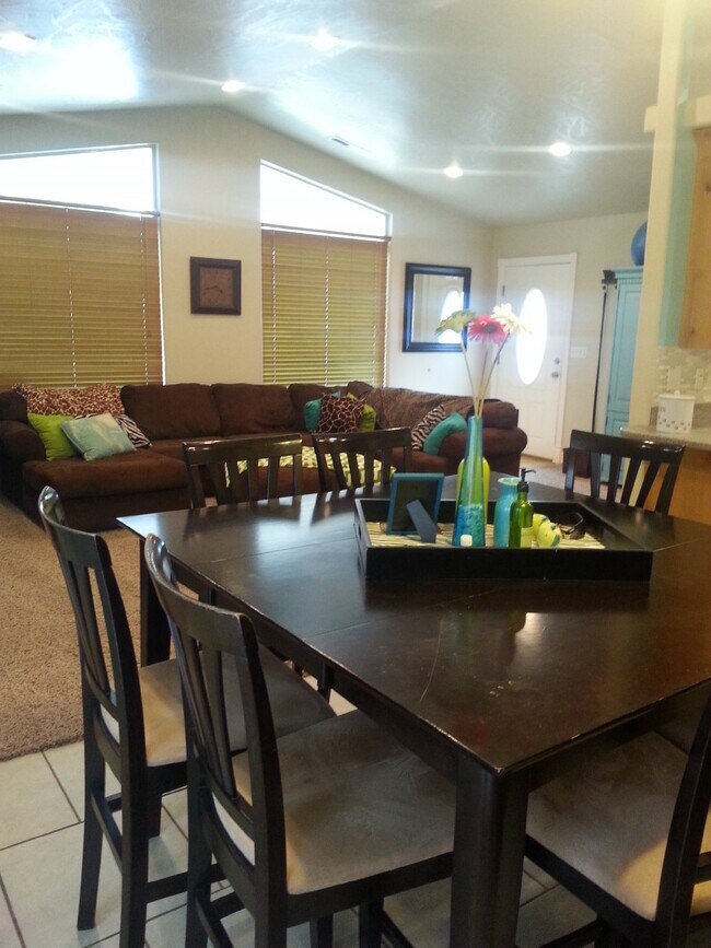 Building Photo - 73 Pheasant Dr