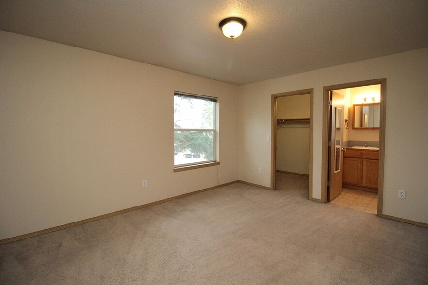 Building Photo - 6731 N Albina Ave