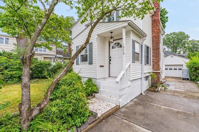 Building Photo - 1079 Stanton Ave
