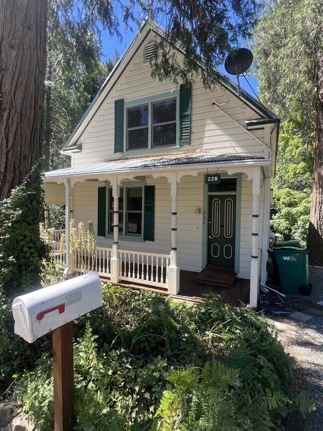 Building Photo - 228 B St