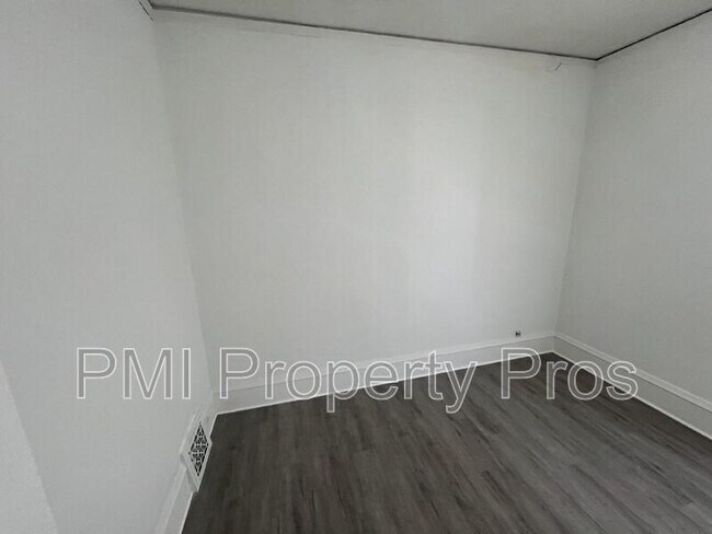 Building Photo - 3284 N 30th St