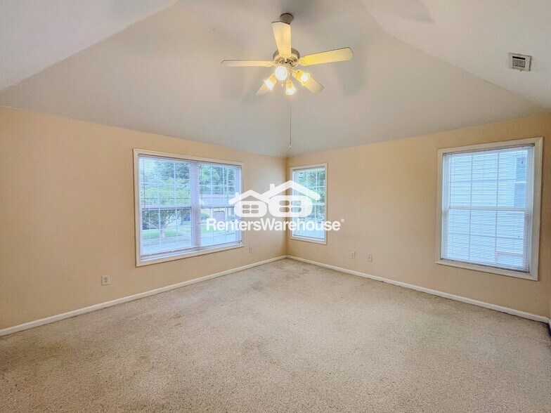Building Photo - 4816 Kennebeck Ave