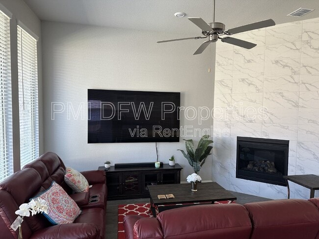 Building Photo - 2222 McMullin Dr