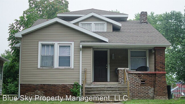 Building Photo - 4 br, 1 bath House - 400 N. Reserve St.