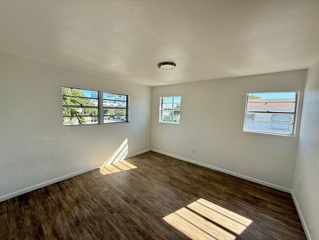 Building Photo - Renovated Large 3 Bed 1 Bath Unit Available For Rent Located In Little Havana.