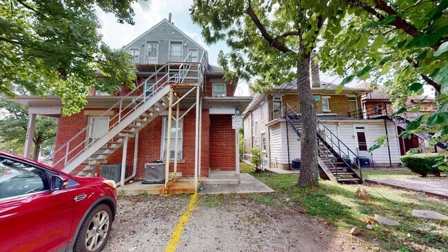 Building Photo - 2302 N High St