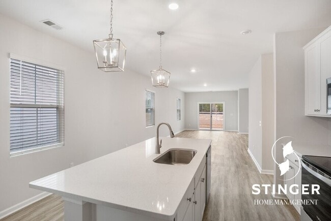 Building Photo - 585 Dreher Dr