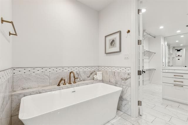 Building Photo - 28 Comillas Dr