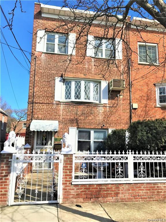 Building Photo - 1574 Paulding Ave