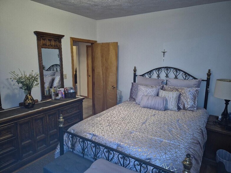 Building Photo - 65 Chipman St