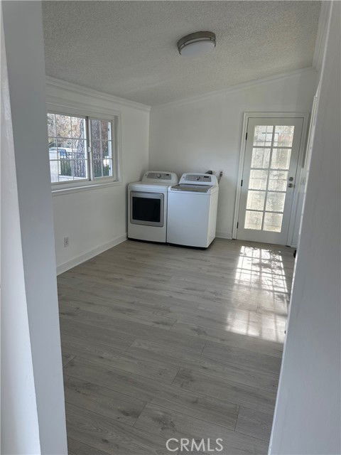 Building Photo - 9511 Hayvenhurst Ave