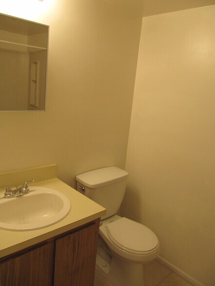 Bathroom - 2501 Riverside Dr