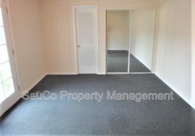 Building Photo - 1734 NE Bryant St