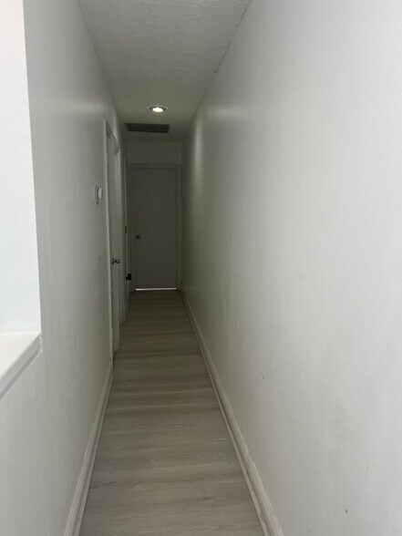 Building Photo - 5080 Elmhurst Rd