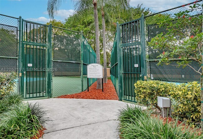 Building Photo - 19501 E Country Club Dr