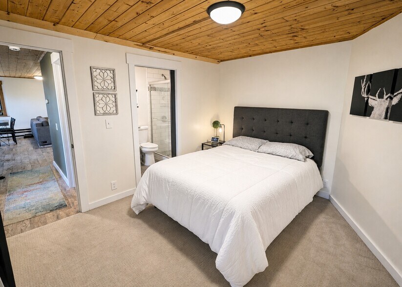 Building Photo - 7110 Stagecoach Dr