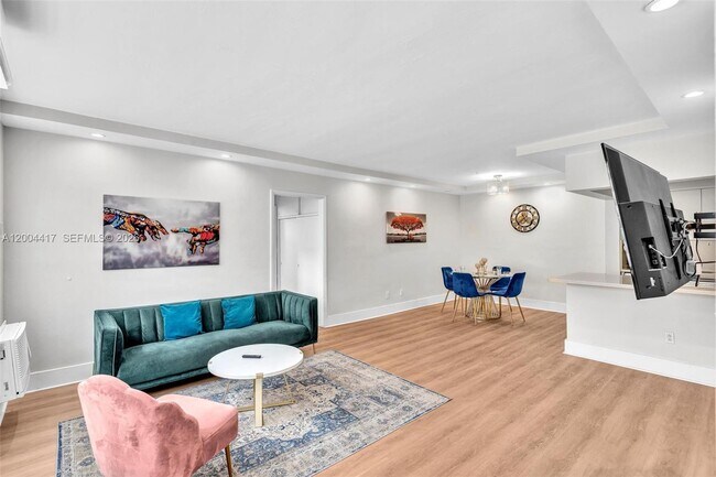 Building Photo - 10000 E Bay Harbor Dr