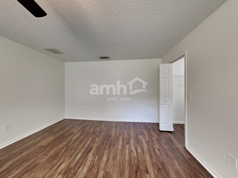 Building Photo - 1234 SW Alesio Ln