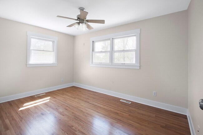 Building Photo - 6415 Londonderry Dr