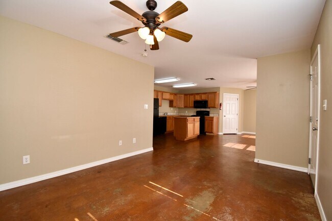 Building Photo - 1/2 Off First Months Rent!
