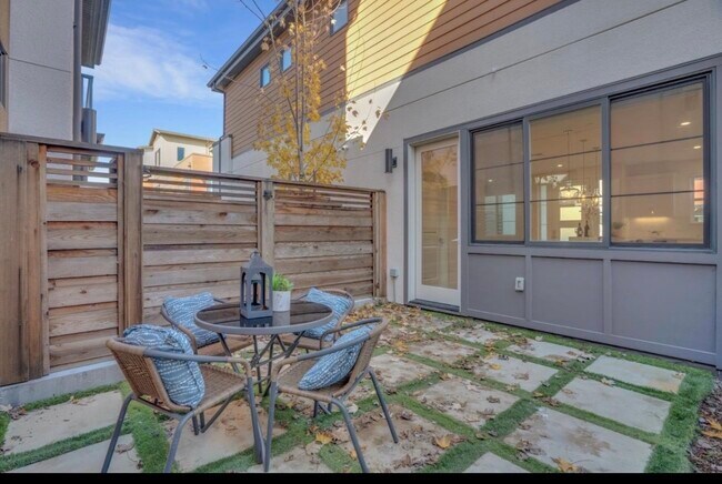 Building Photo - 15107 Shore Dr