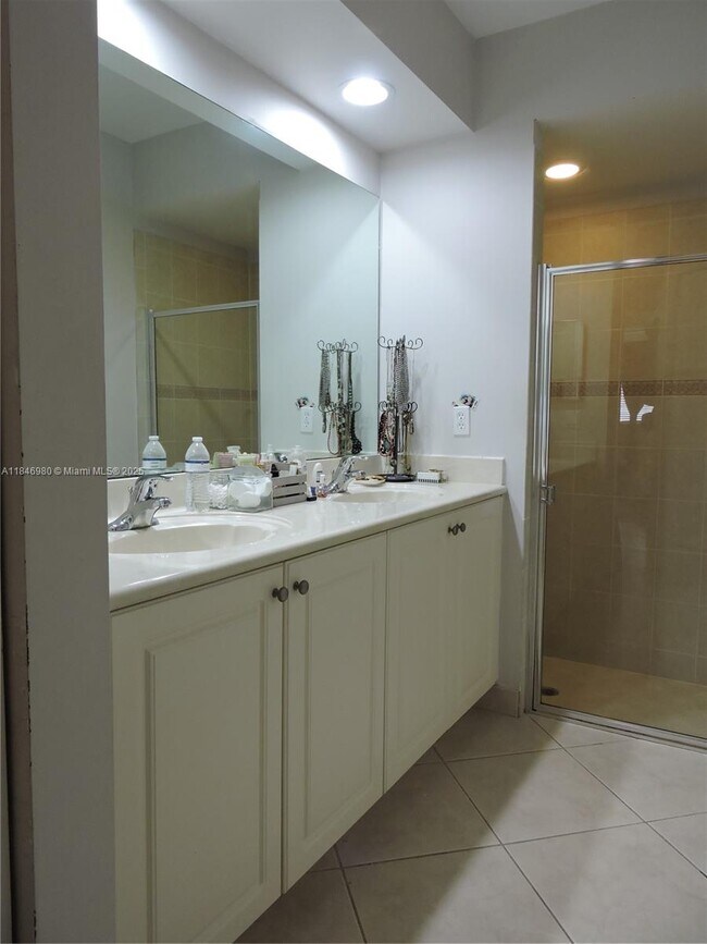Building Photo - 413 SW 147th Ave