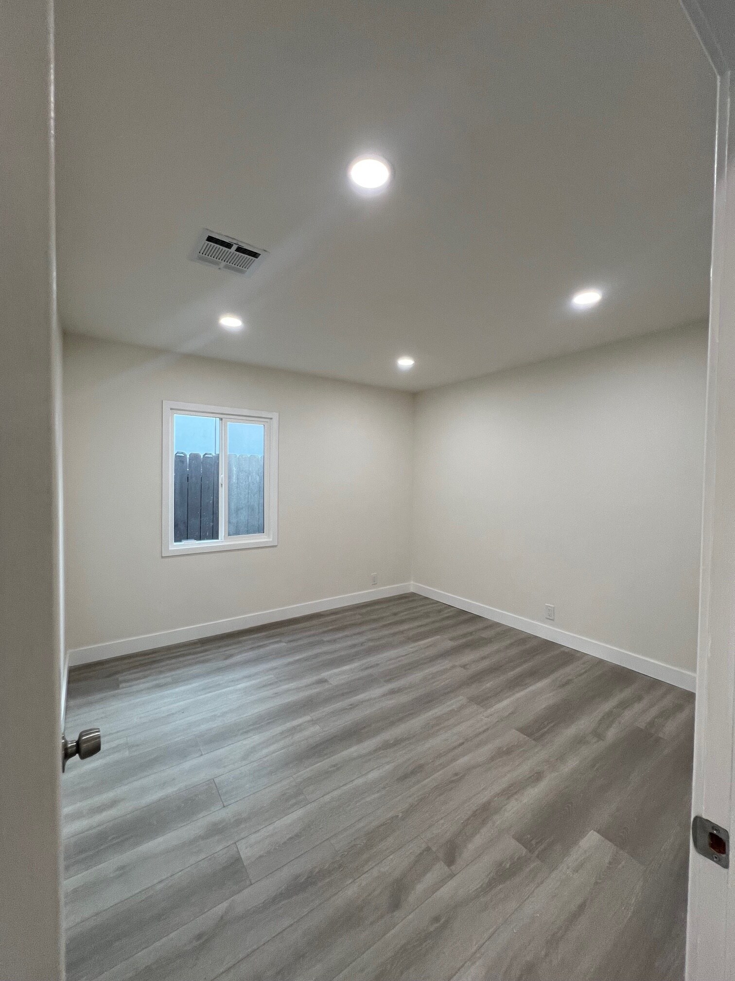 Building Photo - 515 Allen Ave