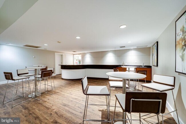 Building Photo - 4 S Van Dorn St