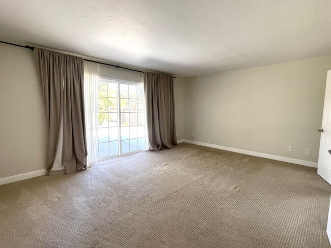 Building Photo - Beautiful Mesa Oaks Home