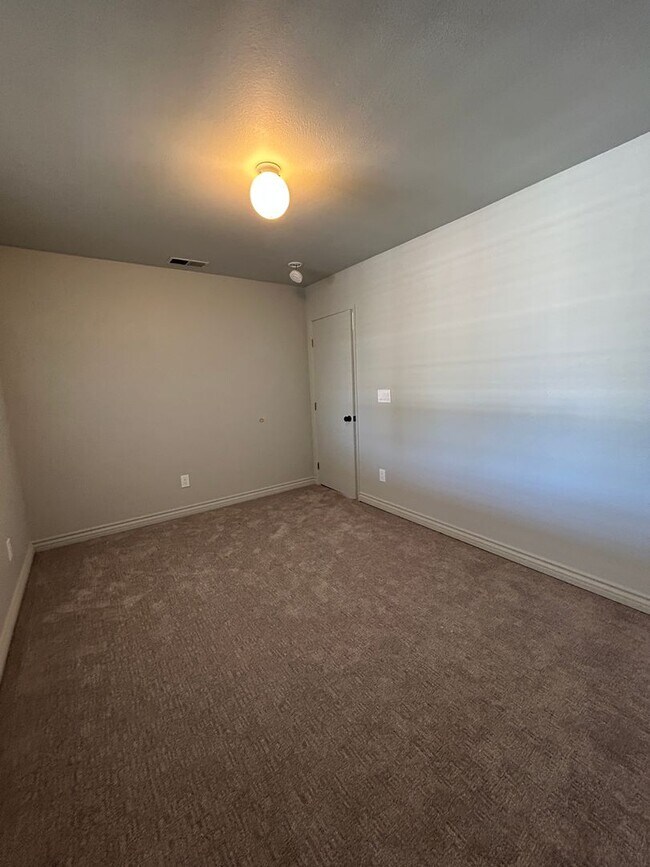 Building Photo - Stunning 3BD/2BA Corner-Lot Home w/ Relaxing Views – Only $4,495 – Mission Heights