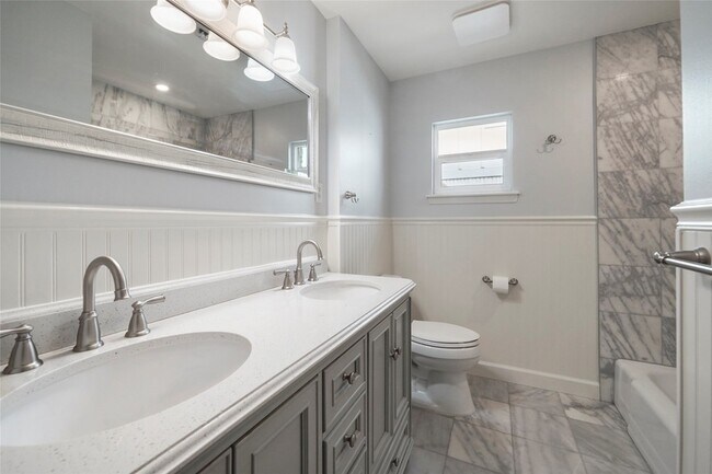 Building Photo - 10502 Timberwood Dr