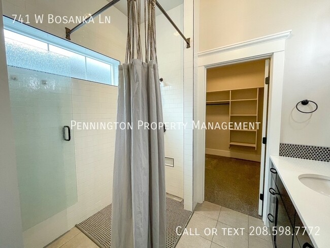 Building Photo - 741 W Bosanka Ln