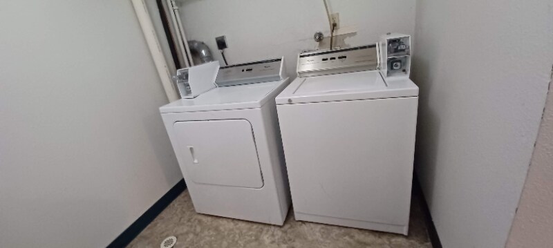 Building Photo - 842 E Yellowstone Hwy