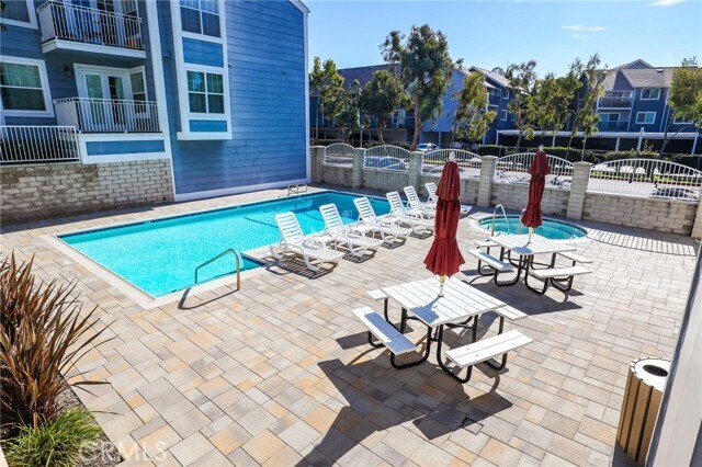 Building Photo - 884 Halyard