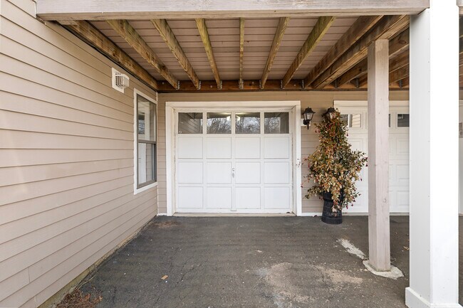 Building Photo - 109 Peddlers Dr