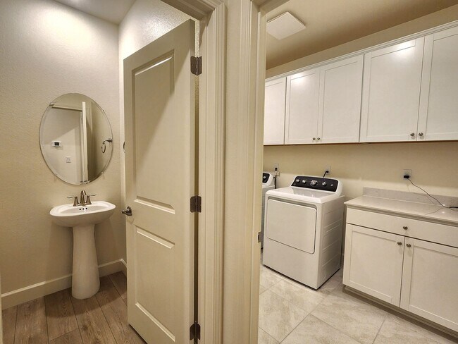 Building Photo - New 4 bedroom  home in Heybourne Meadows area of Minden.