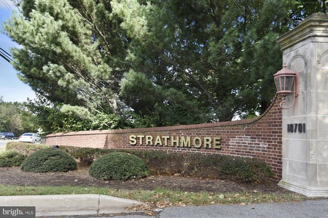 Building Photo - 10655 Montrose Ave