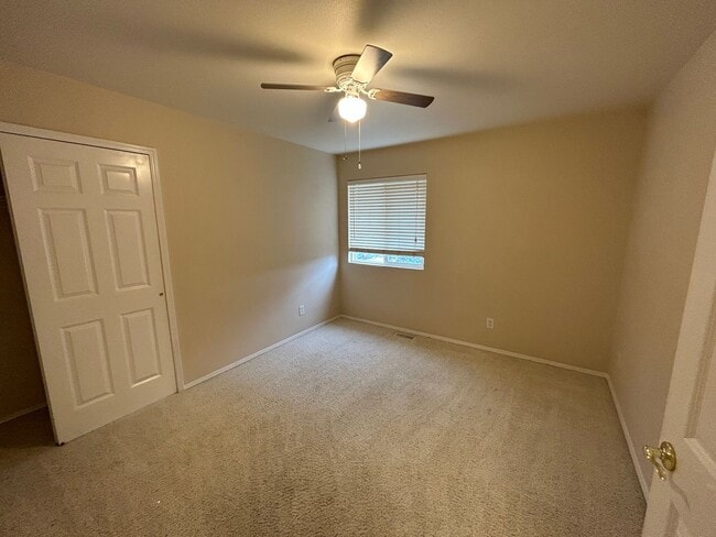 Building Photo - 4 Bed 3.5 Bath