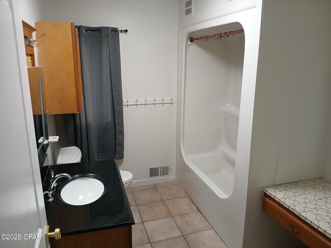 Building Photo - 712 Ave C