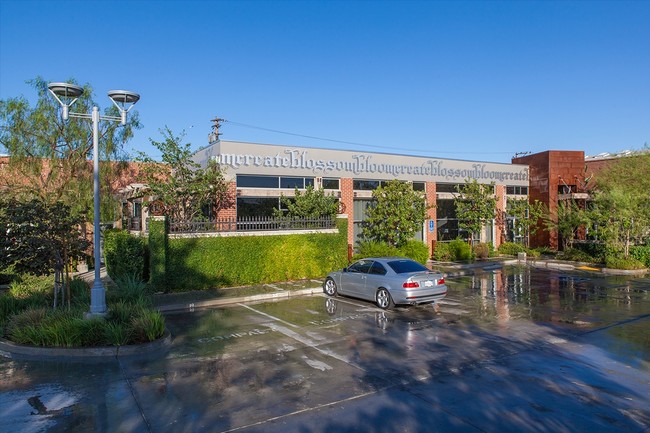 Primary Photo - Broadway Lofts