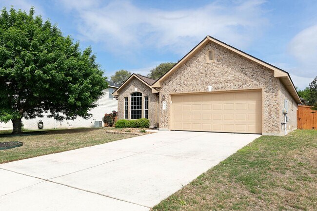Building Photo - Boerne, TX -Gorgeous home in Kendall County Estates