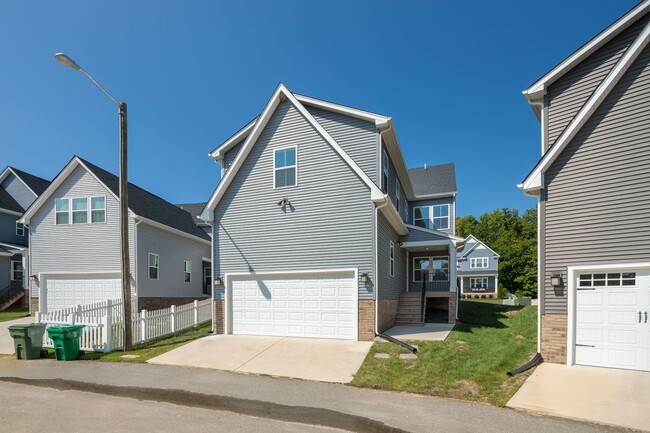 Building Photo - Beautiful 5 Bedroom Home with Attached In-...