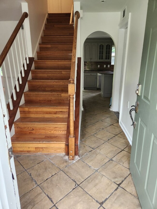 Building Photo - Newly Remodeled South Fulton Single Family
