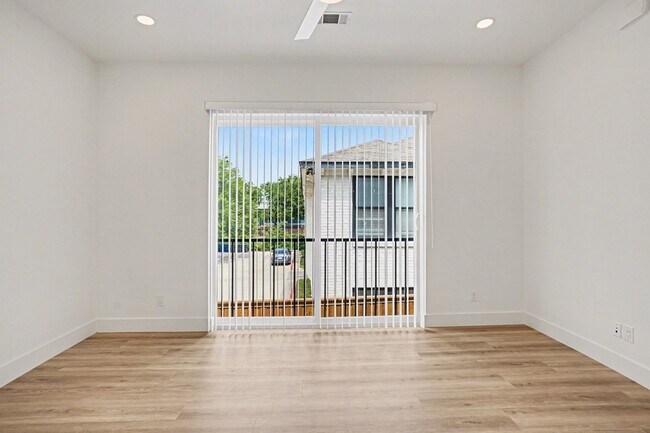 Building Photo - 2217 N Fitzhugh Ave